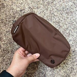 Lululemon Everywhere Belt Bag 1L - Java